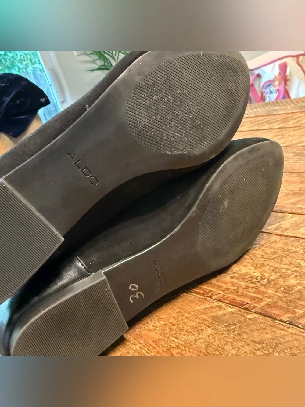 Women’s Aldo Black Suede Pointed Toe Flats (Size 9)